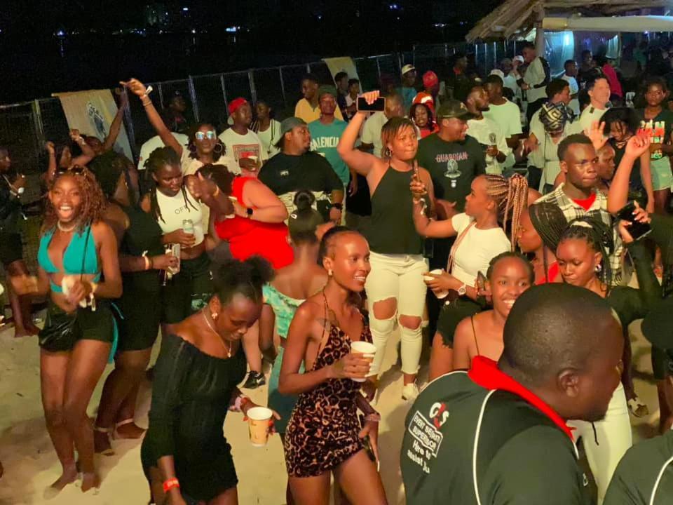 The New Big Tree Beach Resort Mombasa Bagian luar foto