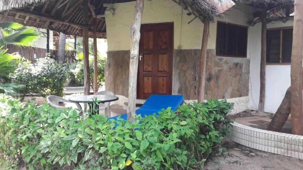 The New Big Tree Beach Resort Mombasa Bagian luar foto
